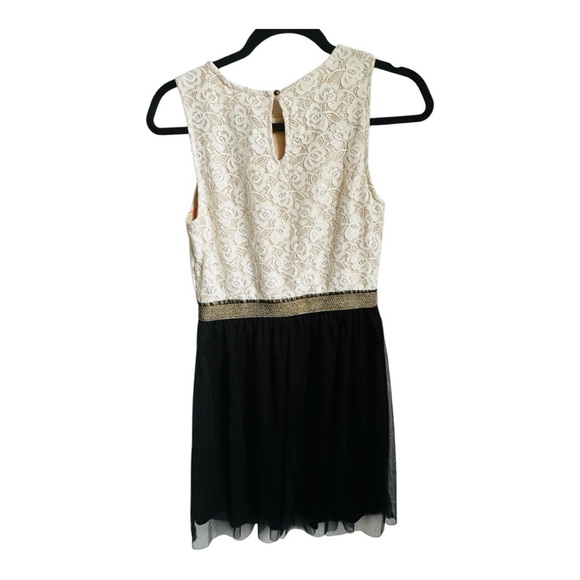 🌺 5 x 25 🌺Elegant Lace Kids Dress - Black and Cream - Picture 3 of 8